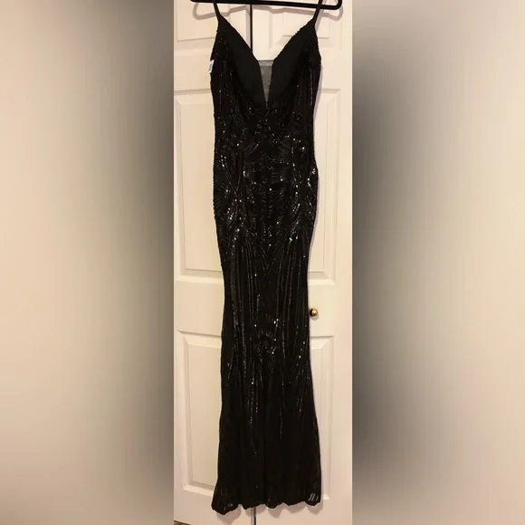 Windsor Black and Silver Sequin V-Neck Gown- New without tags - Picture 5 of 12